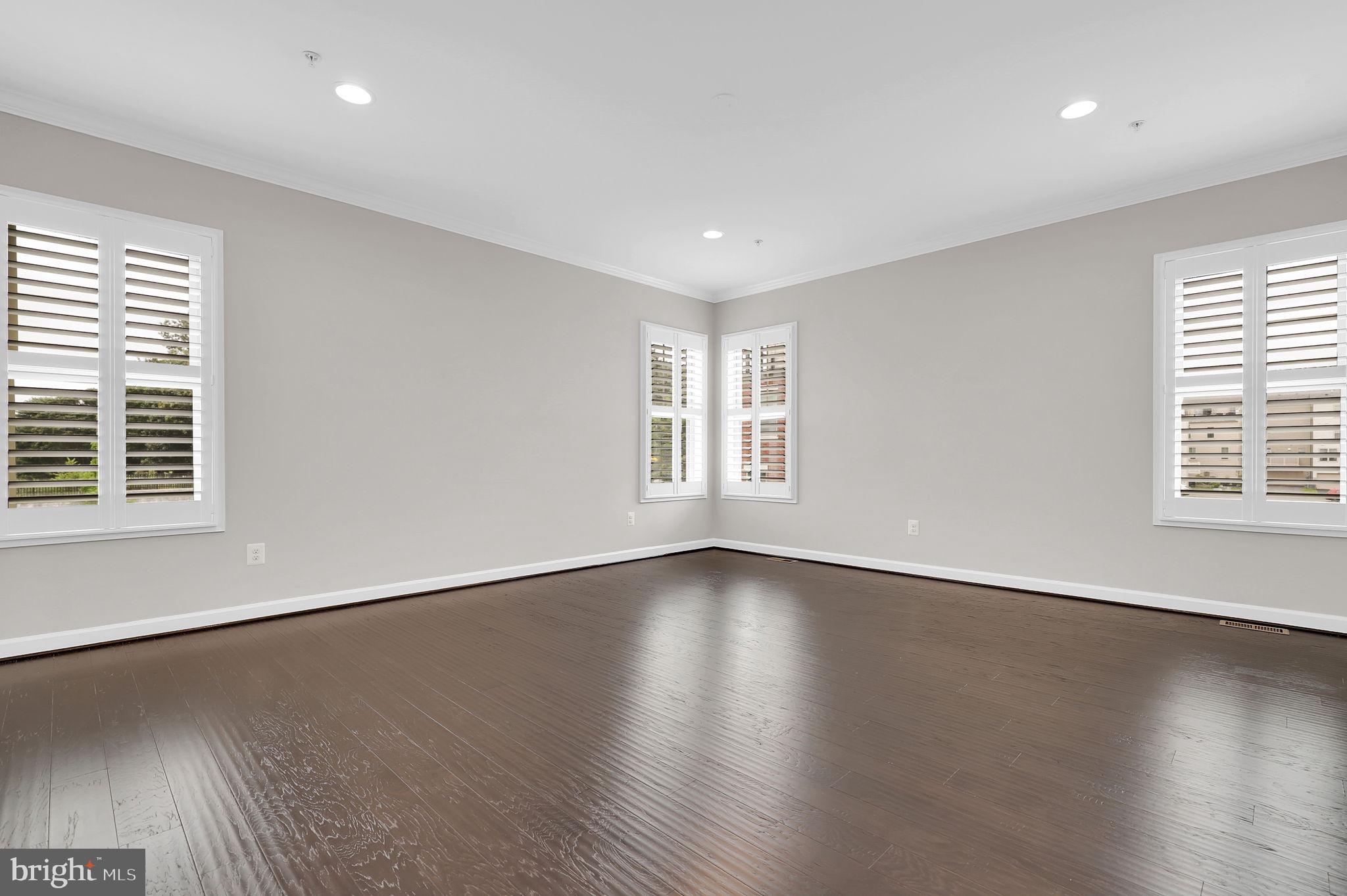 22829 BROADWAY AVENUE