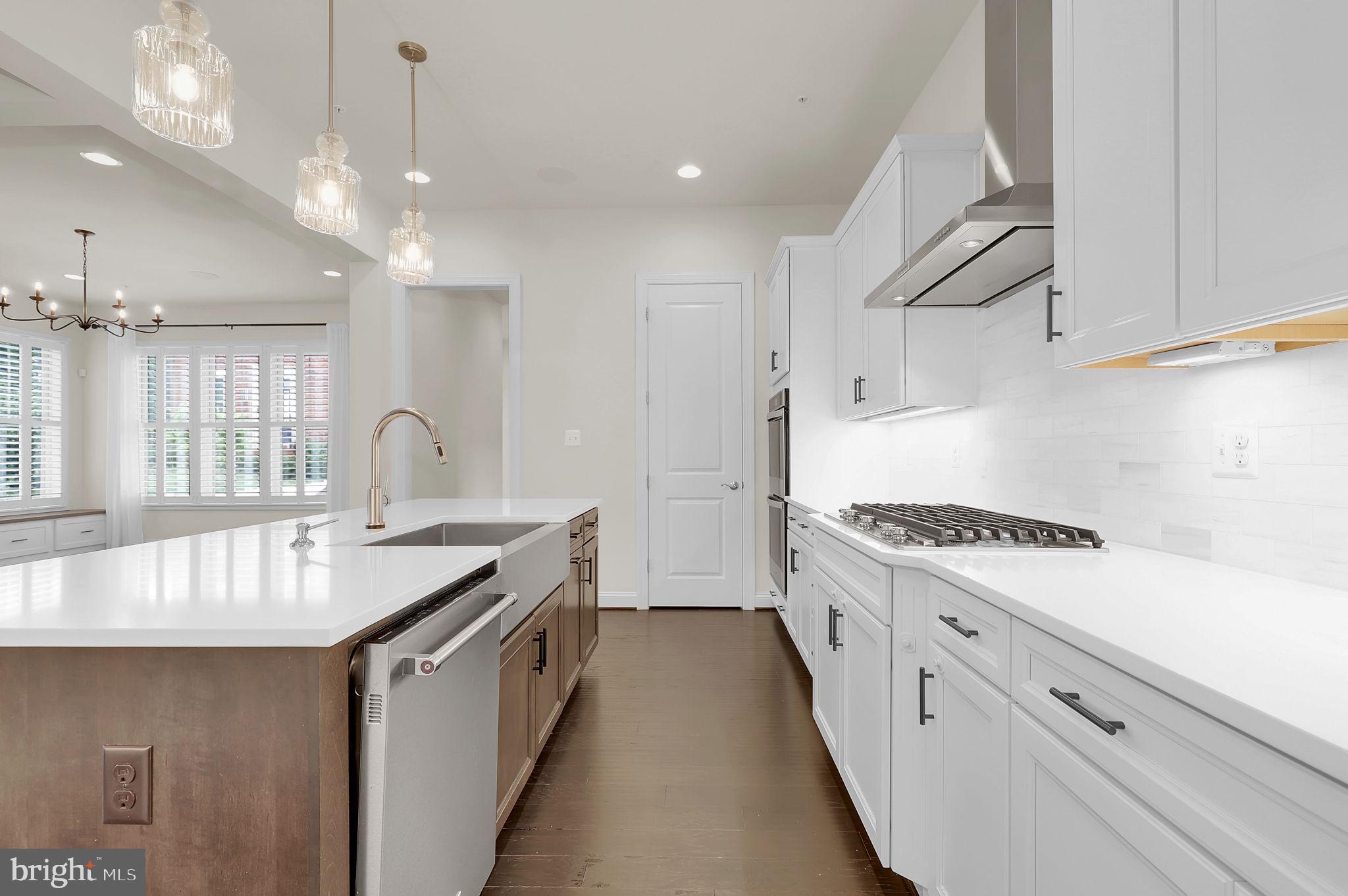 22829 BROADWAY AVENUE