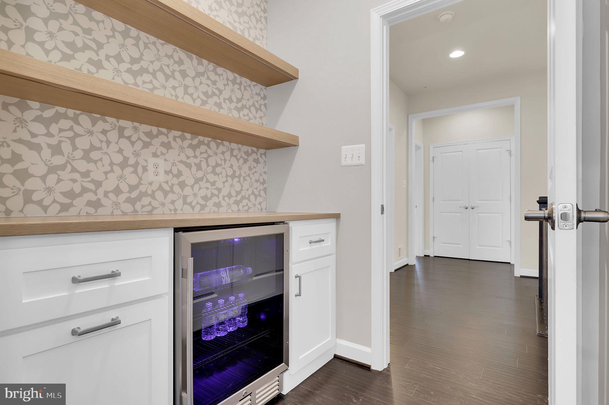 22829 BROADWAY AVENUE