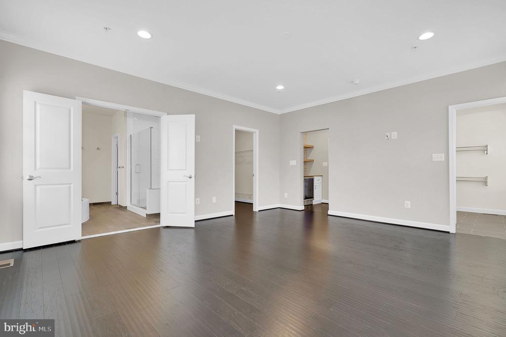 22829 BROADWAY AVENUE