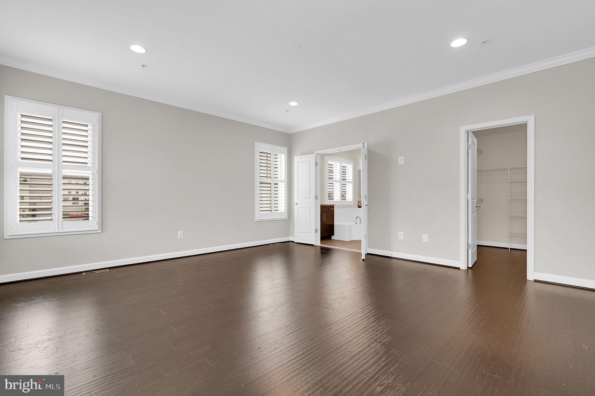 22829 BROADWAY AVENUE