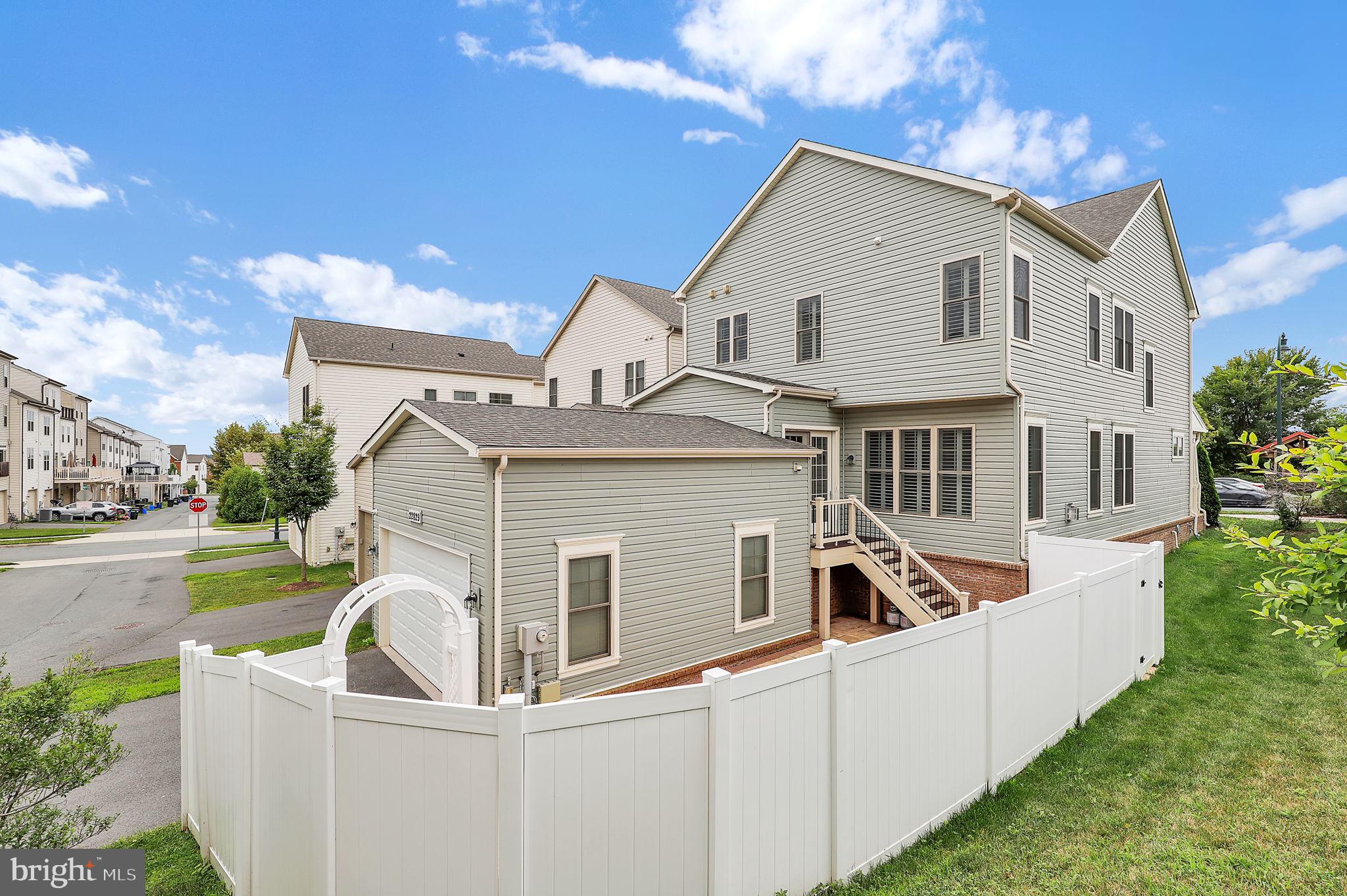 22829 BROADWAY AVENUE