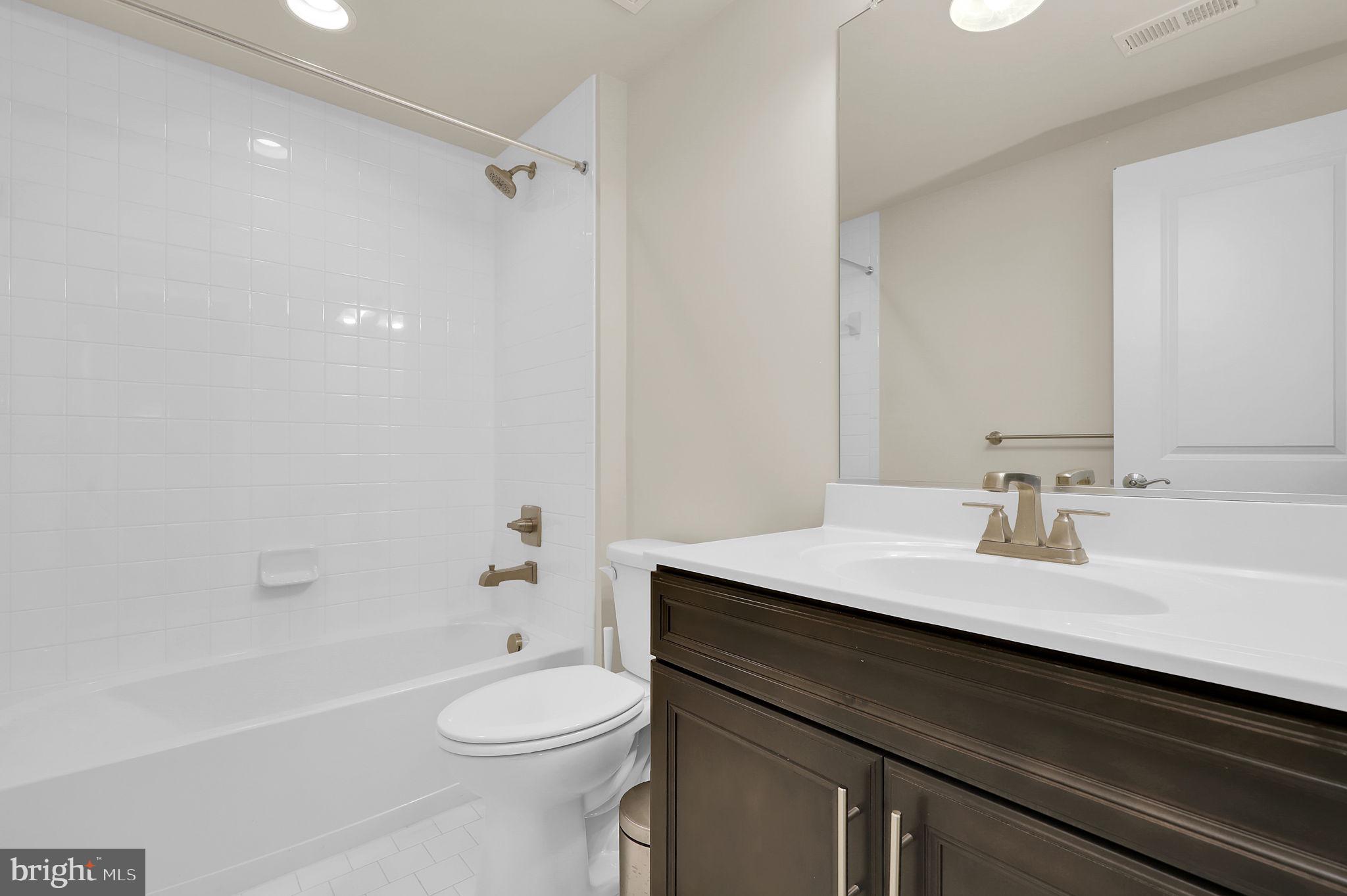 22829 BROADWAY AVENUE