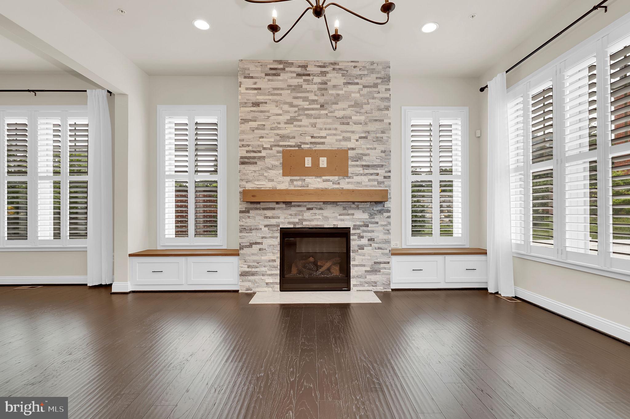 22829 BROADWAY AVENUE