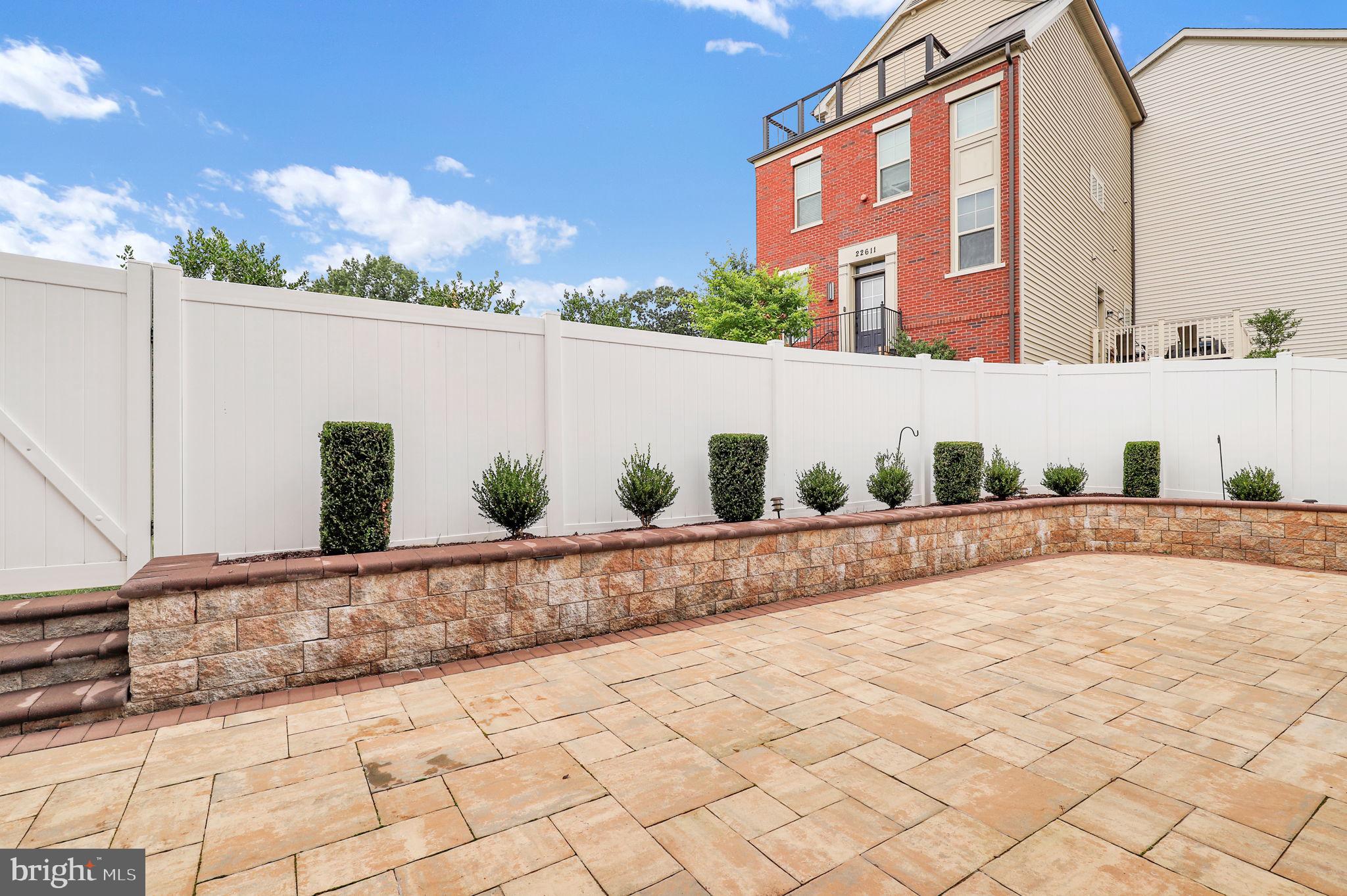 22829 BROADWAY AVENUE