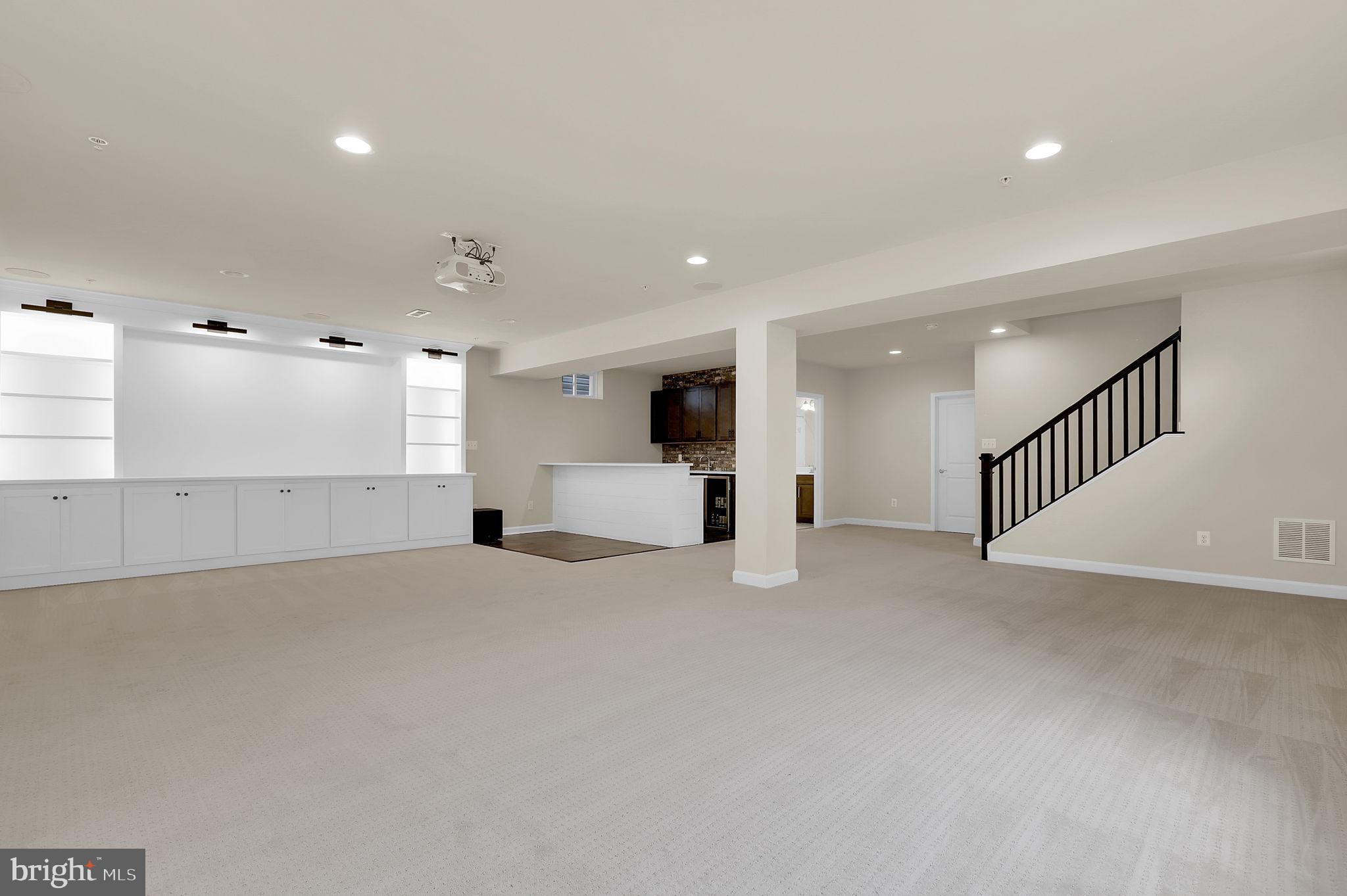 22829 BROADWAY AVENUE