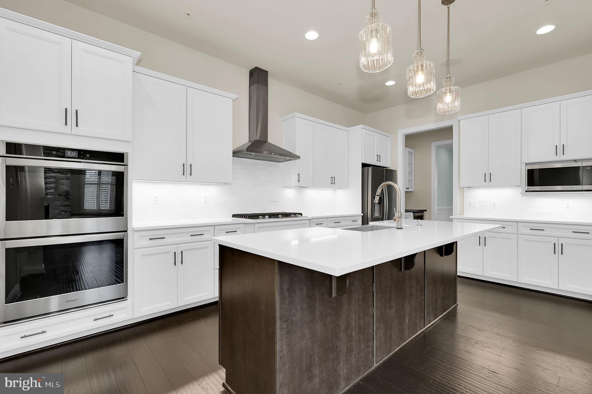 22829 BROADWAY AVENUE