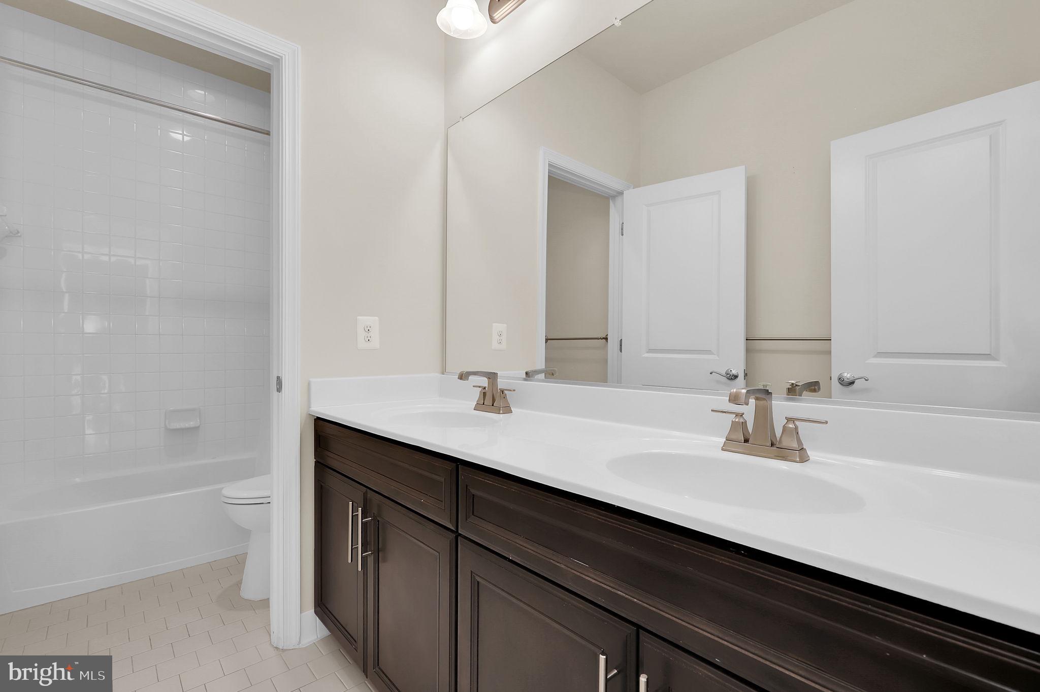 22829 BROADWAY AVENUE