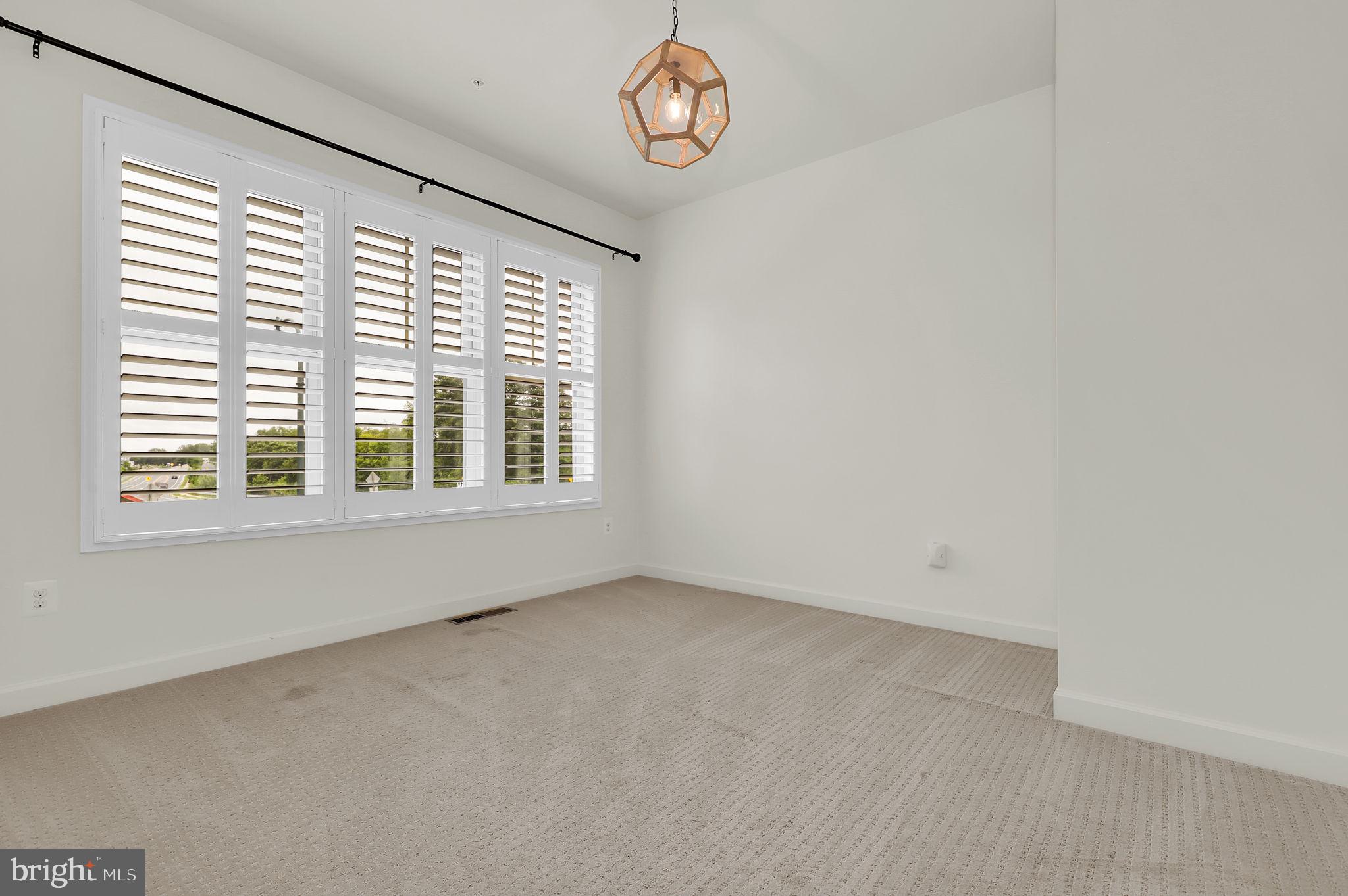 22829 BROADWAY AVENUE