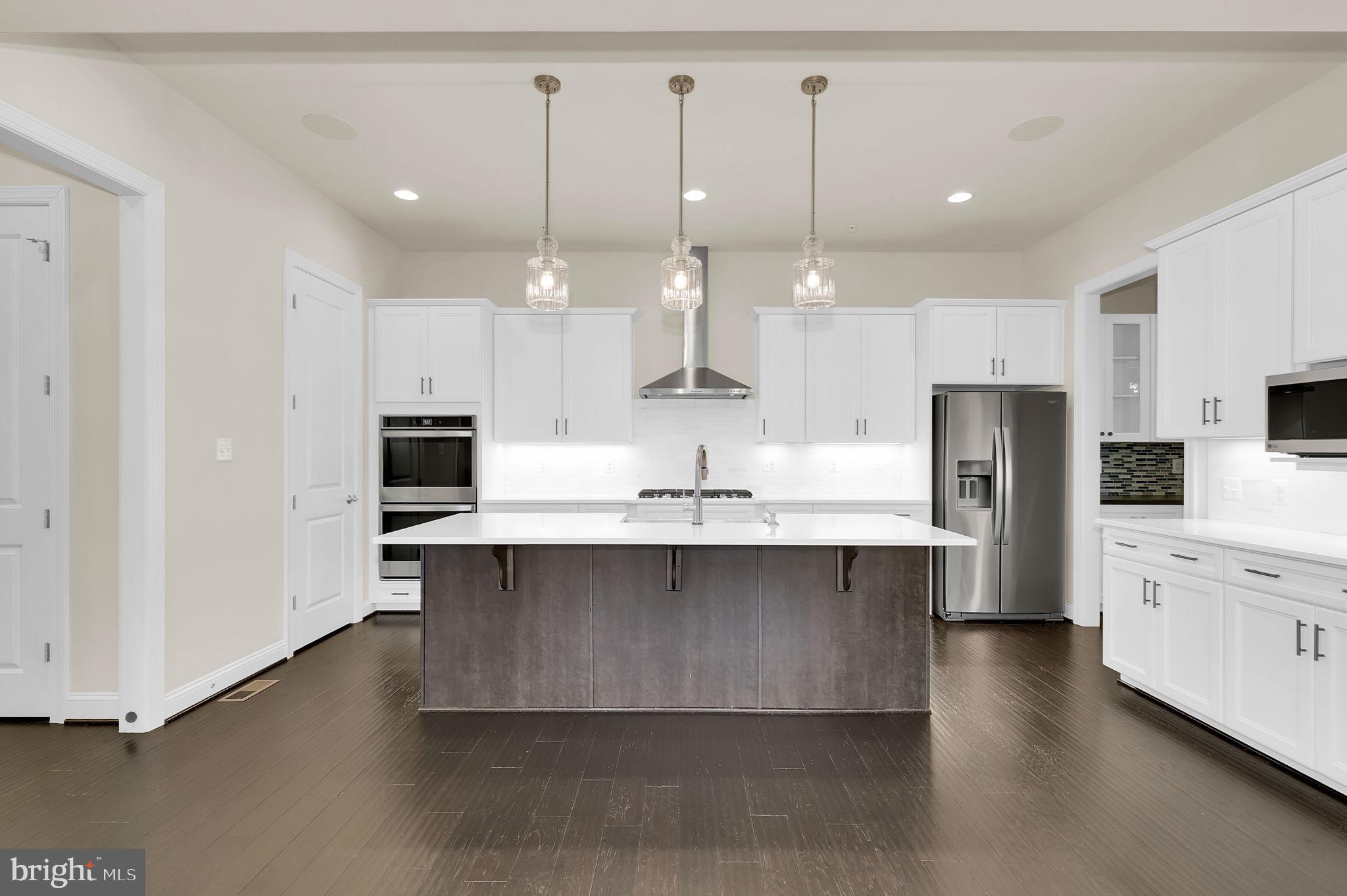 22829 BROADWAY AVENUE