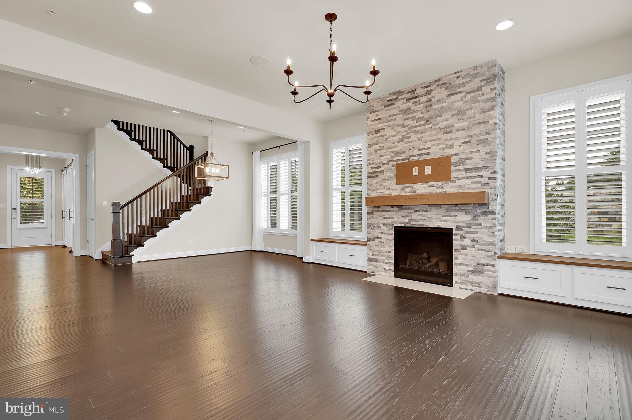 22829 BROADWAY AVENUE