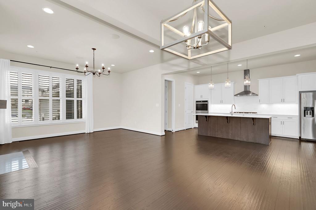 22829 BROADWAY AVENUE