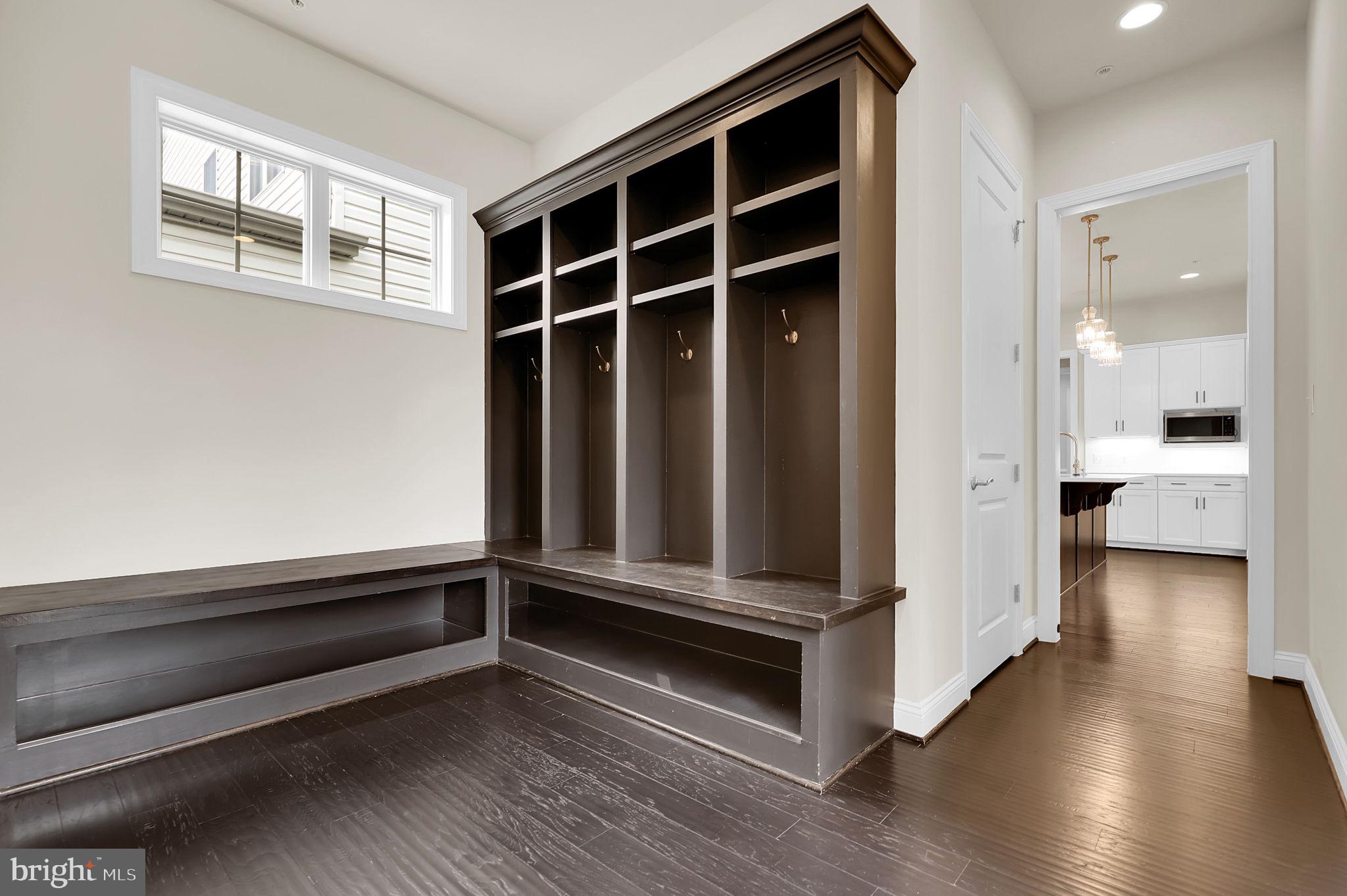 22829 BROADWAY AVENUE