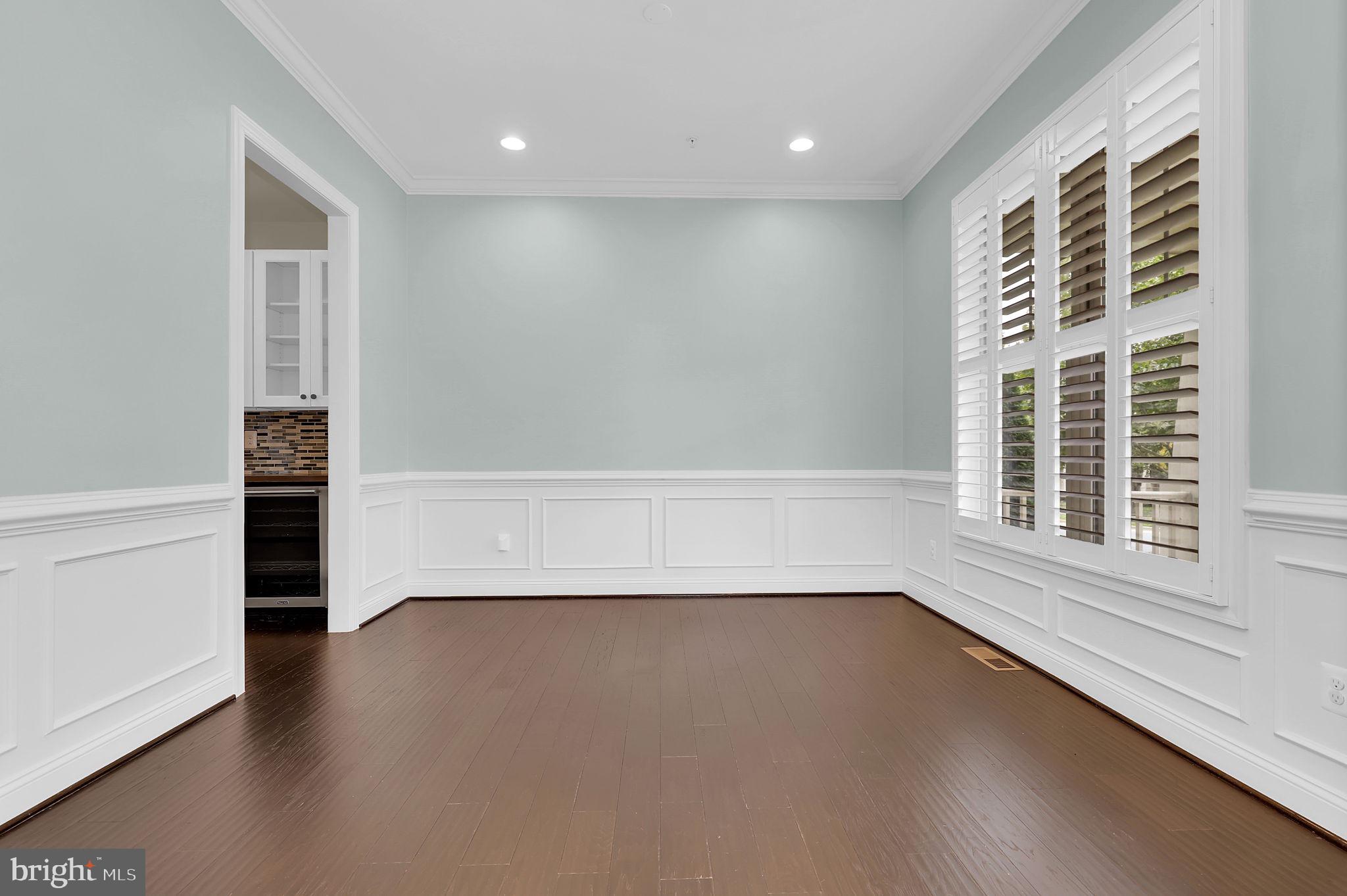 22829 BROADWAY AVENUE