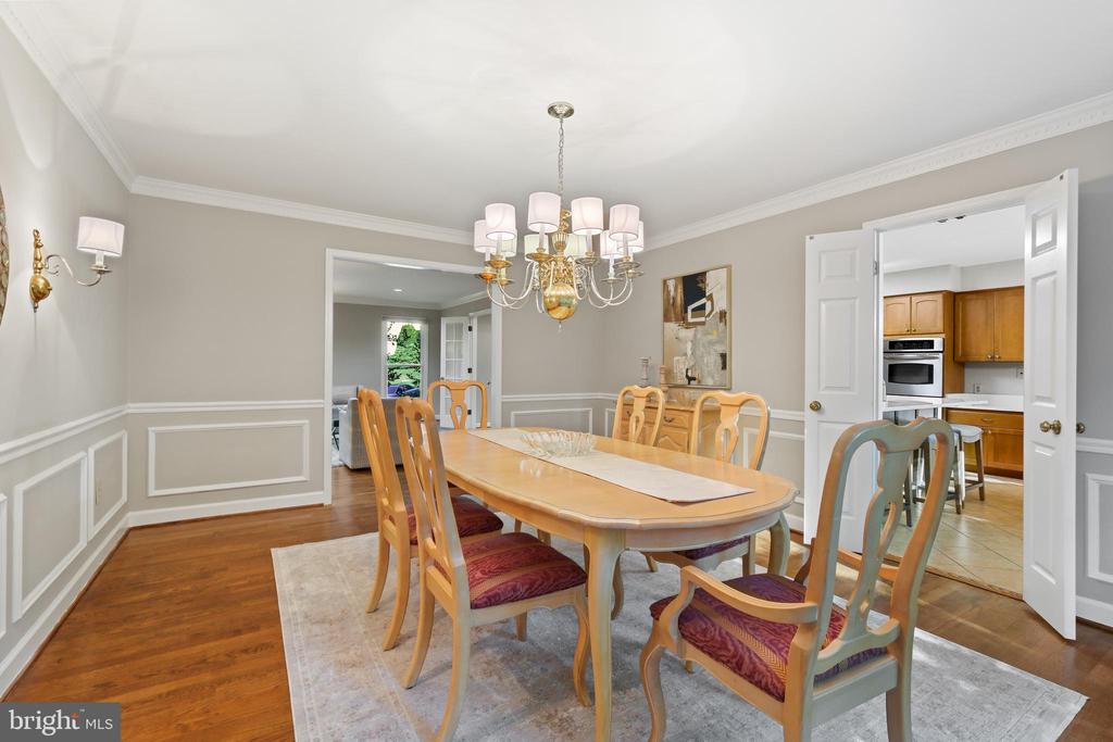11004 ROUNDTABLE CT