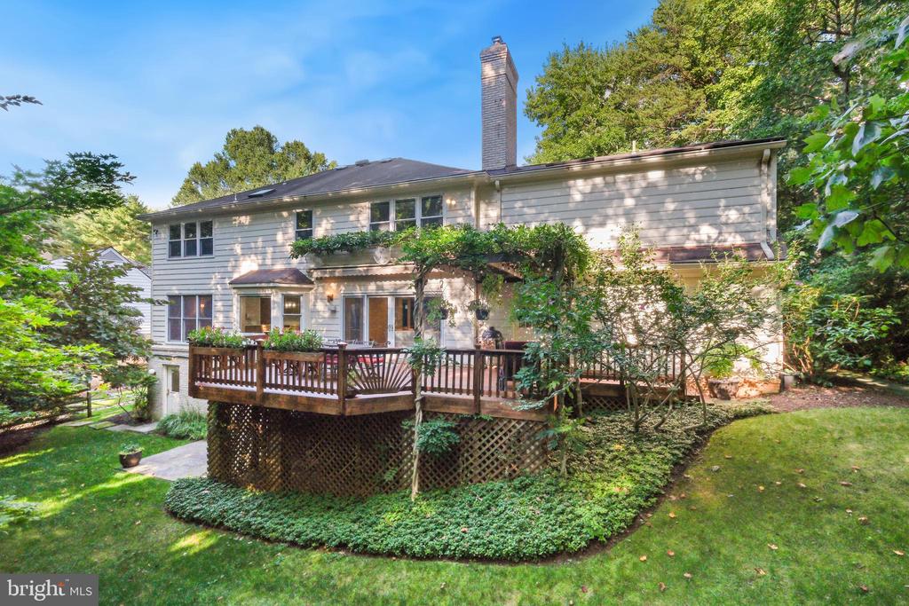 11004 ROUNDTABLE CT