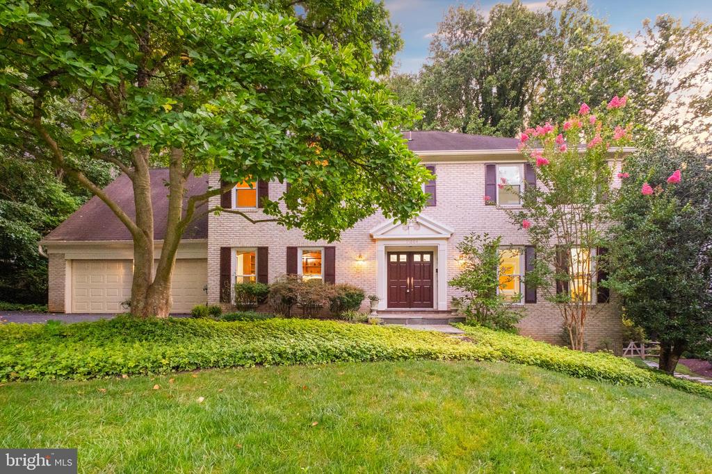 11004 ROUNDTABLE CT