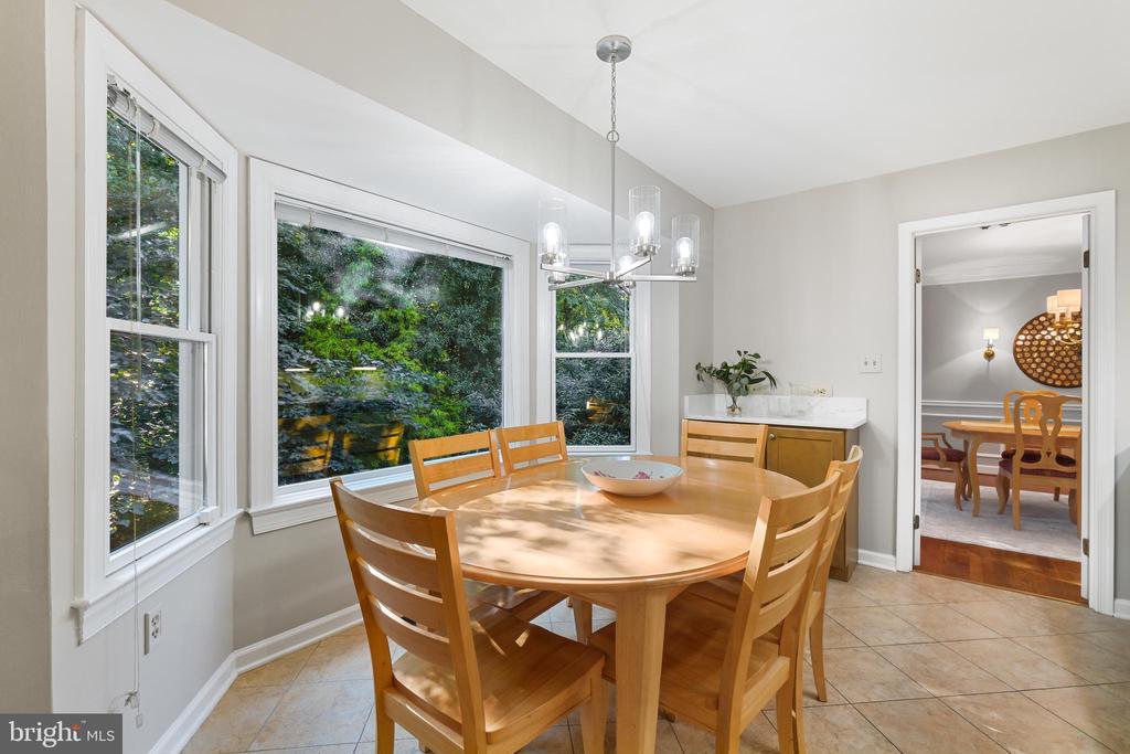 11004 ROUNDTABLE CT