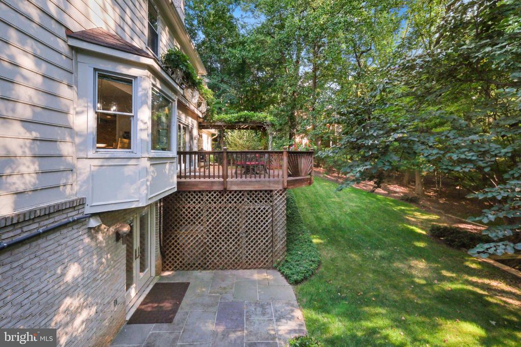 11004 ROUNDTABLE CT
