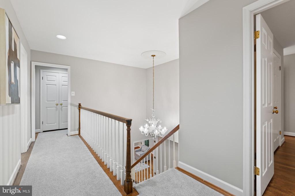 11004 ROUNDTABLE CT