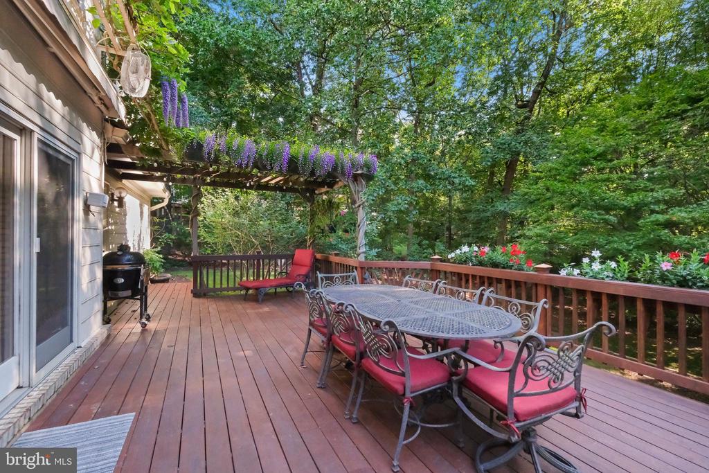 11004 ROUNDTABLE CT