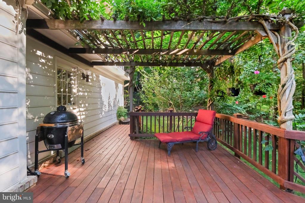 11004 ROUNDTABLE CT