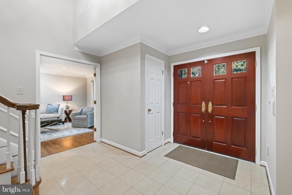 11004 ROUNDTABLE CT