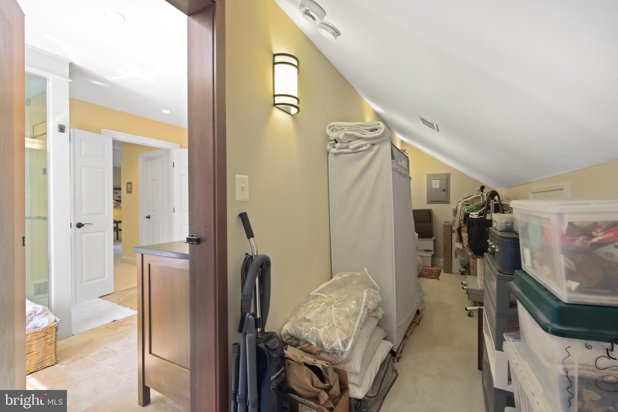 10405 SANDRINGHAM COURT