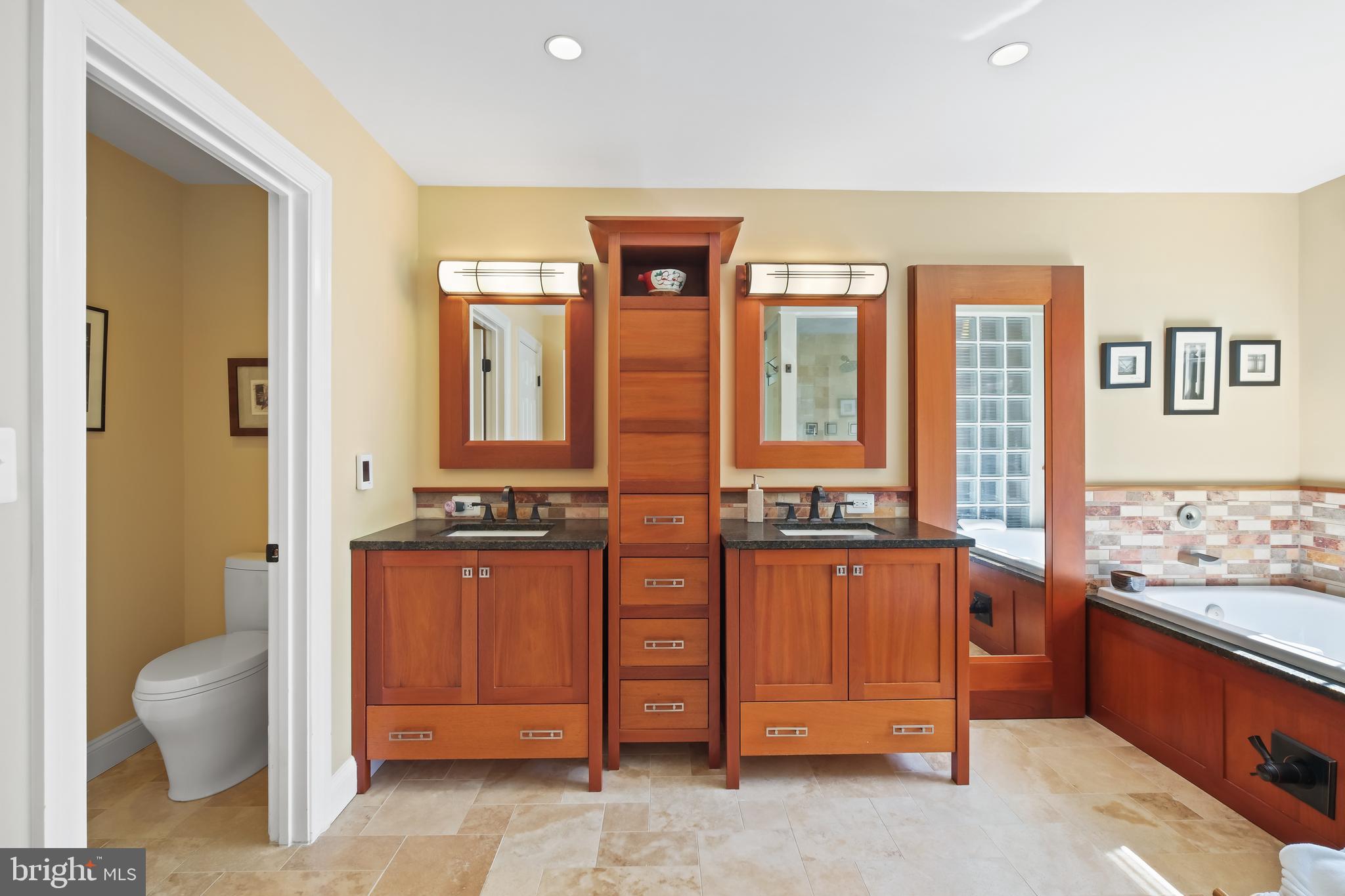 10405 SANDRINGHAM COURT