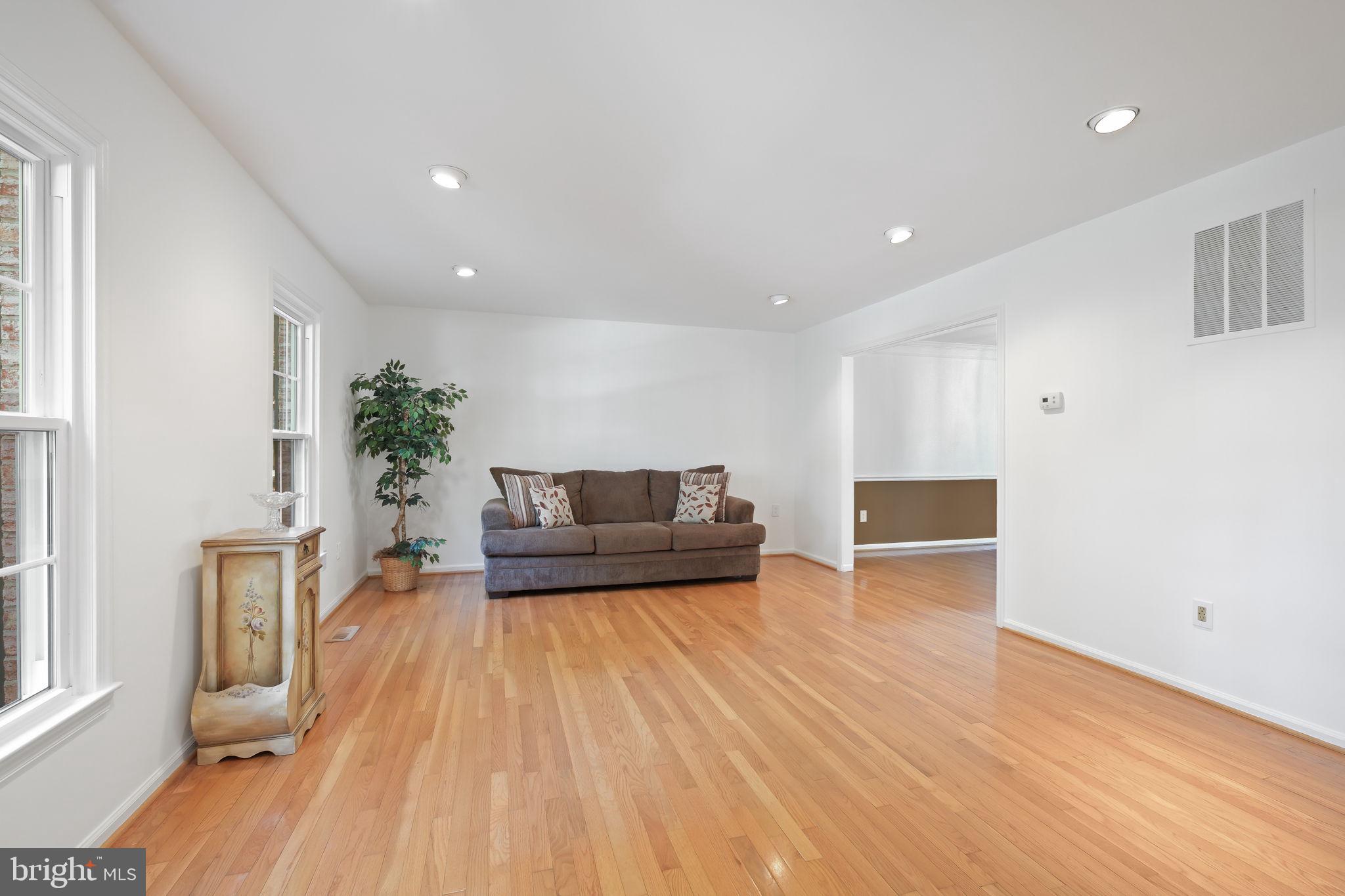 900 WHITE PINE PLACE