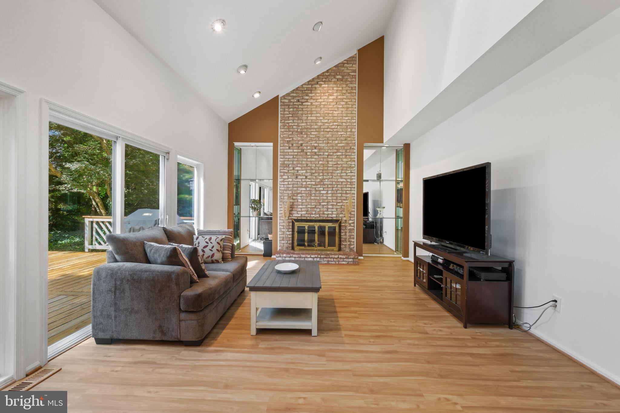 900 WHITE PINE PLACE
