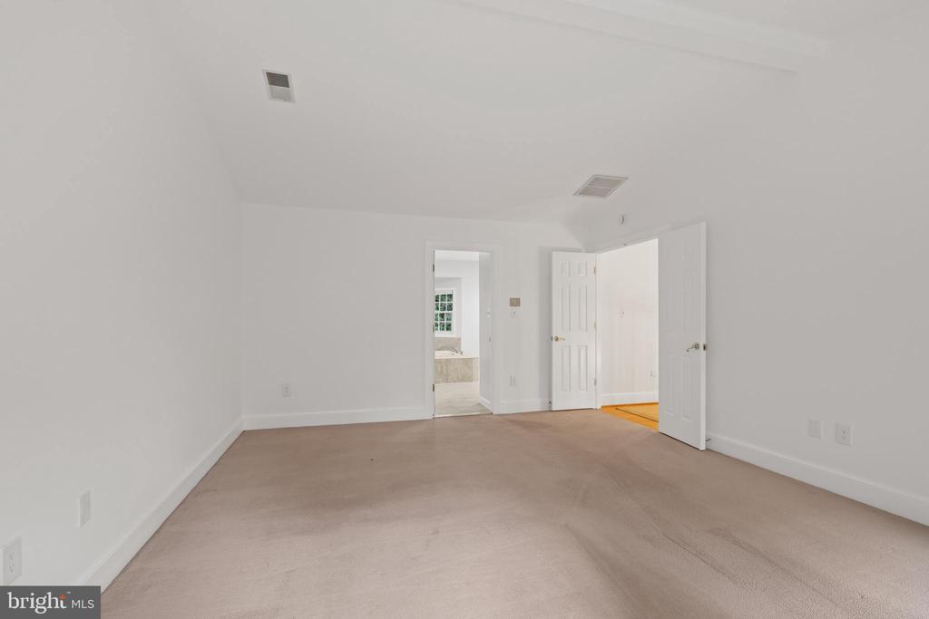 5606 SUGARBUSH LANE