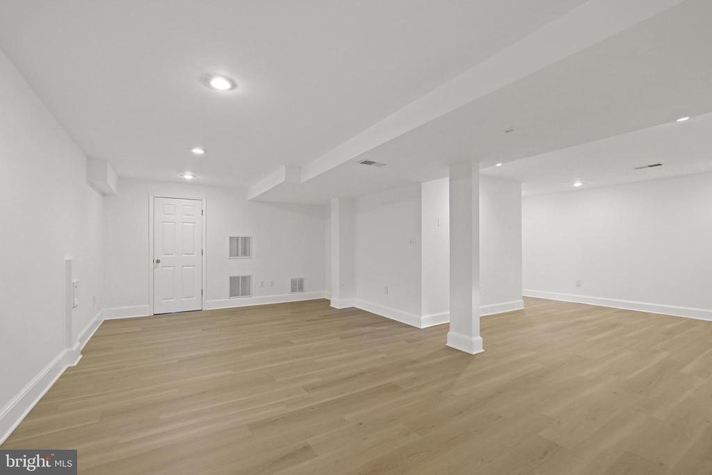 5606 SUGARBUSH LANE