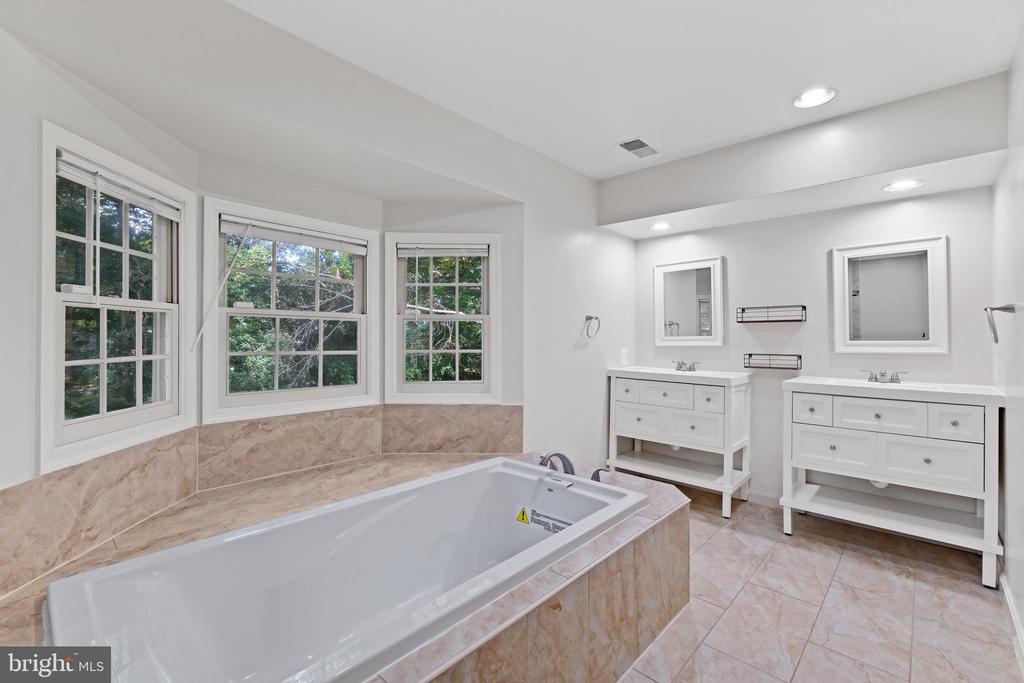 5606 SUGARBUSH LANE