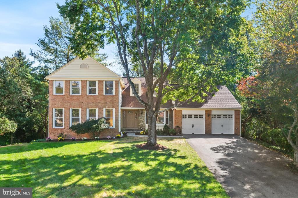 5704 MOSSROCK DRIVE