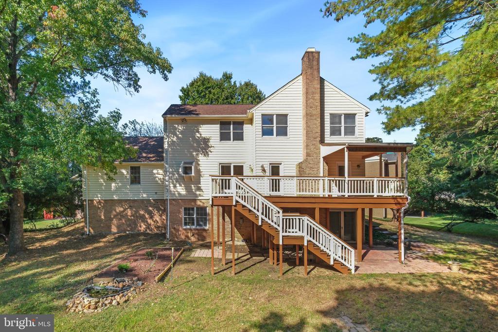5704 MOSSROCK DRIVE