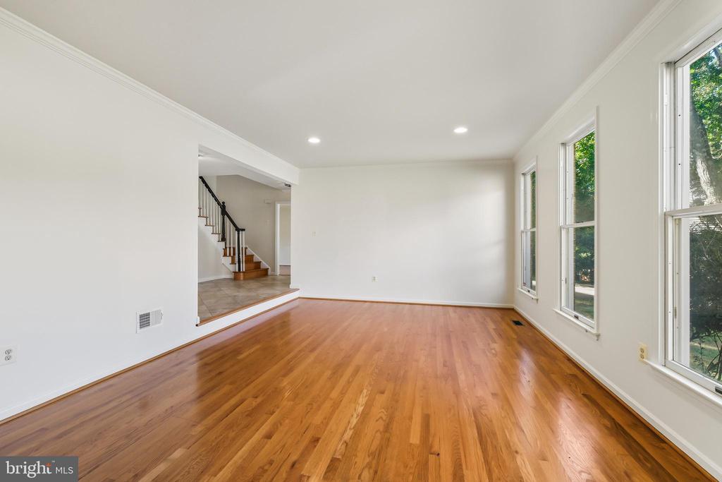 5704 MOSSROCK DRIVE