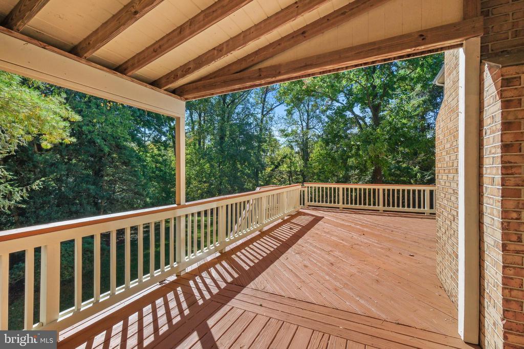 5704 MOSSROCK DRIVE