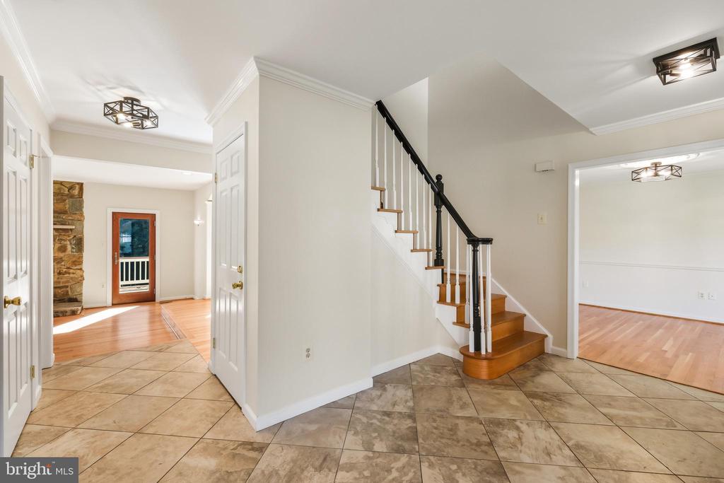 5704 MOSSROCK DRIVE