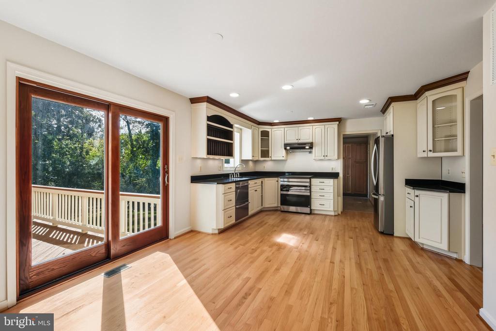 5704 MOSSROCK DRIVE