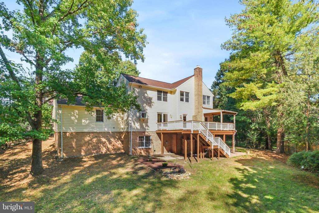 5704 MOSSROCK DRIVE