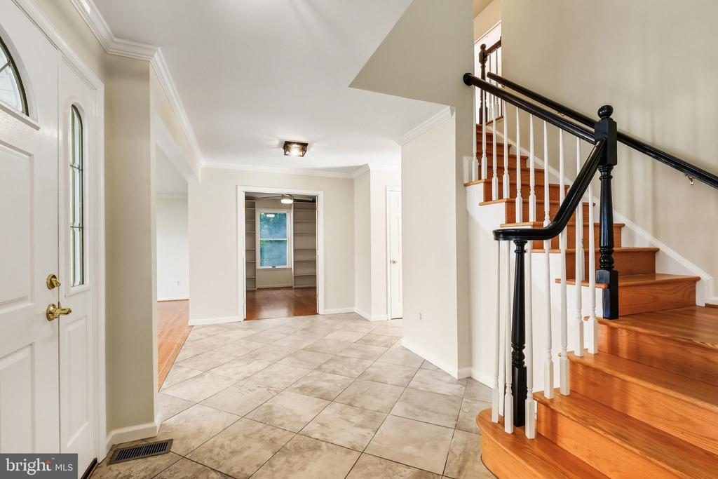 5704 MOSSROCK DRIVE