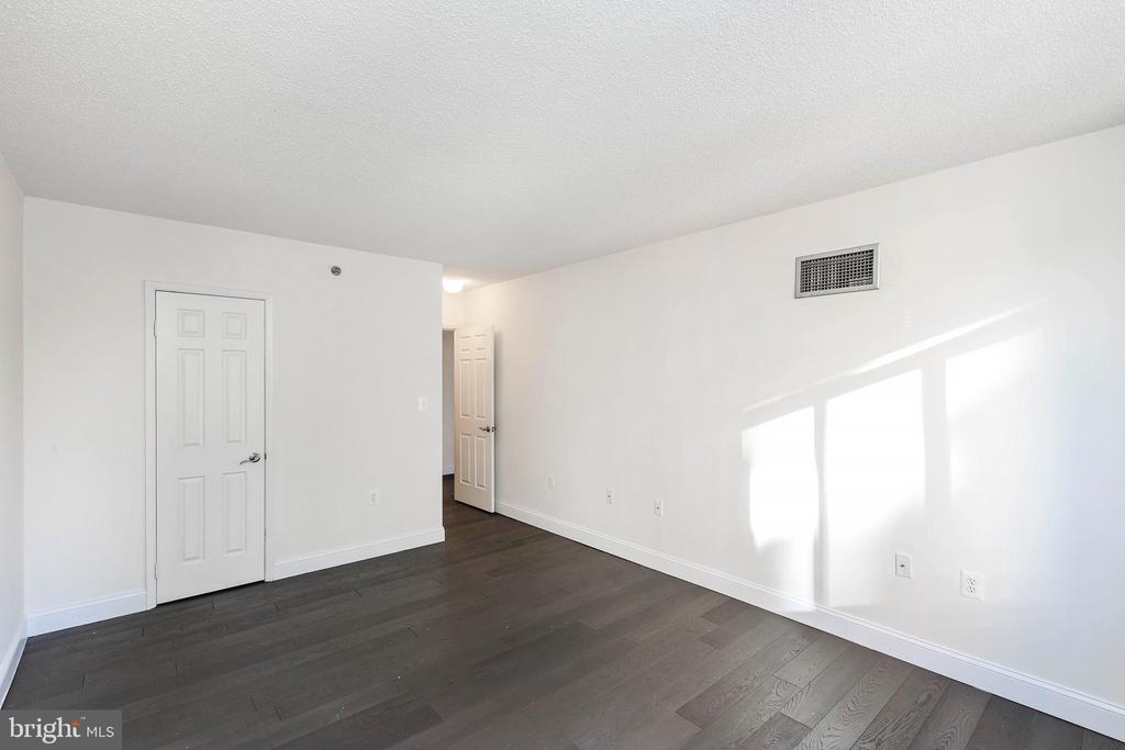 4801 FAIRMONT AVENUE 713