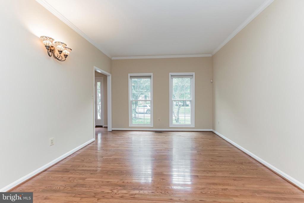 13907 WILLOW TREE DRIVE