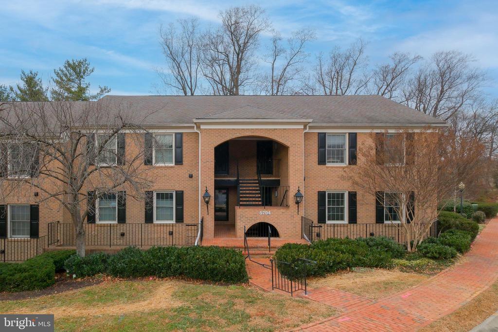 5704 BREWER HOUSE CIRCLE 101