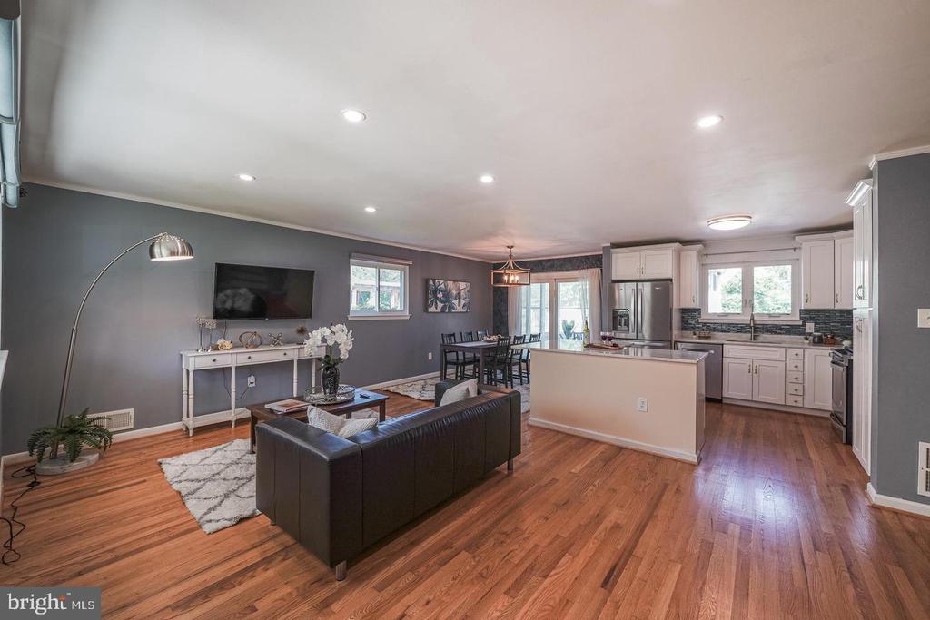 1704 LORRE DRIVE