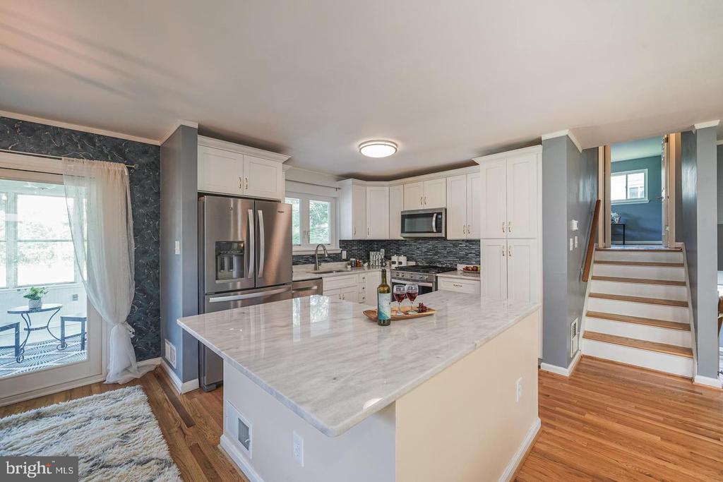 1704 LORRE DRIVE