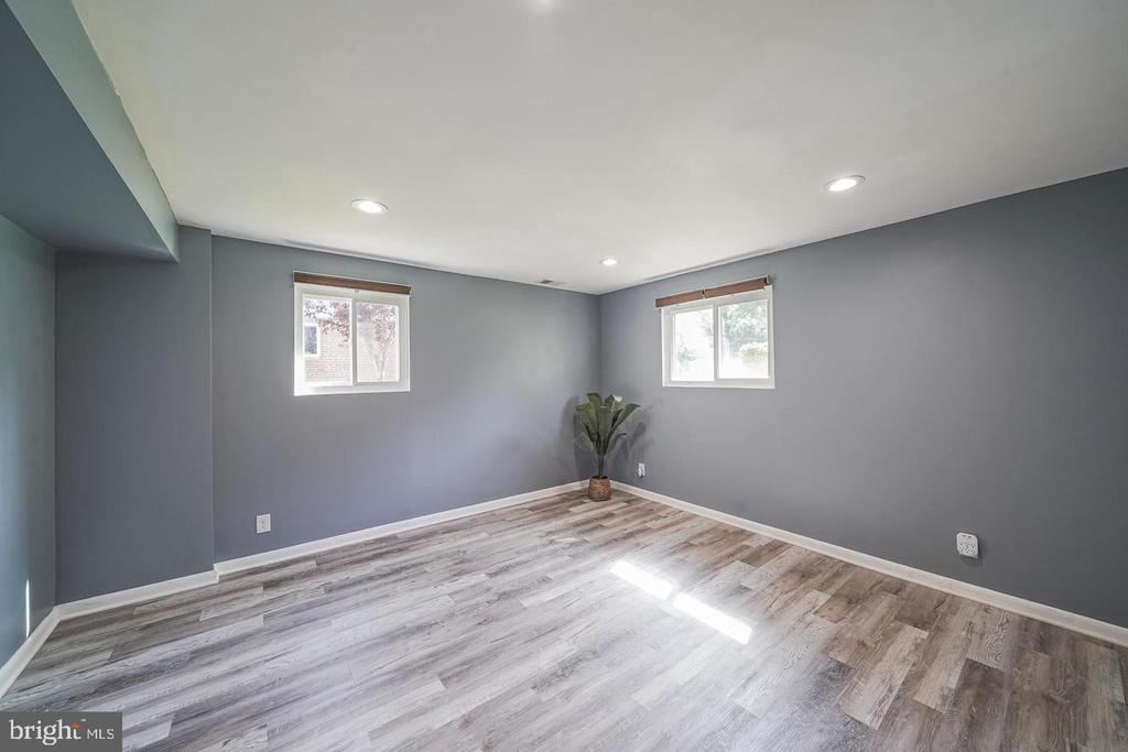 1704 LORRE DRIVE