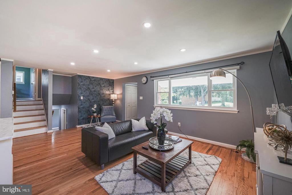 1704 LORRE DRIVE