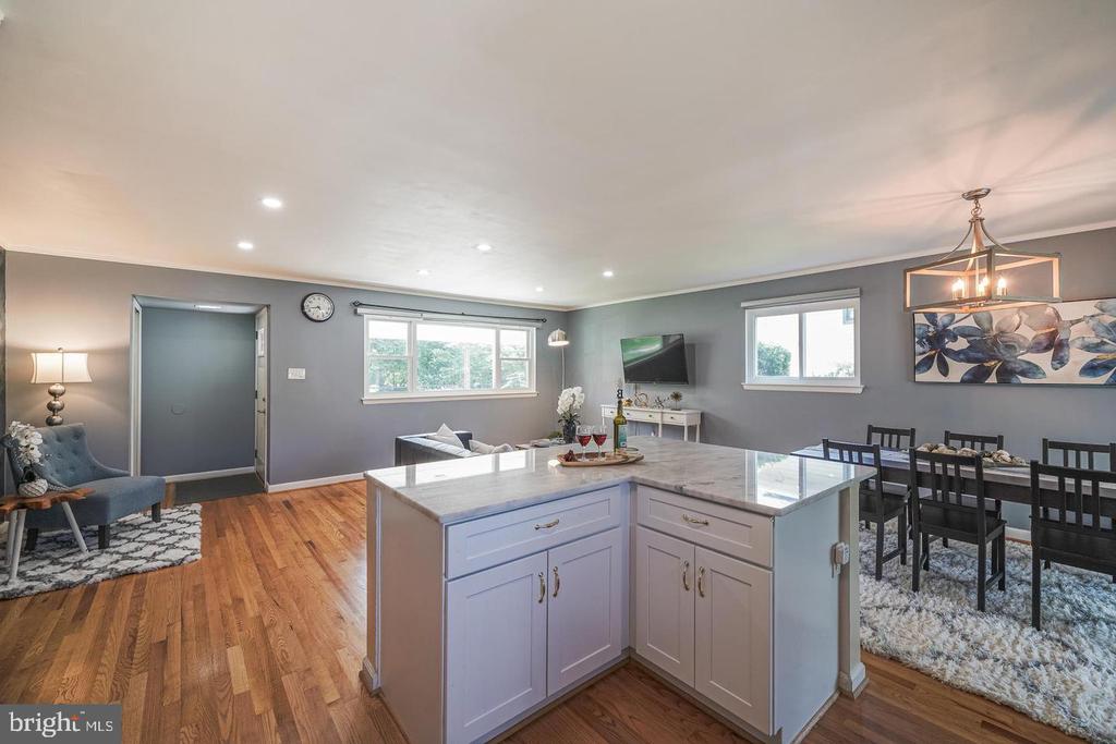 1704 LORRE DRIVE